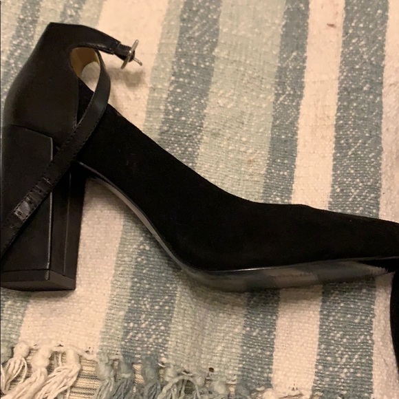 Shoes - Picture 2 of 4